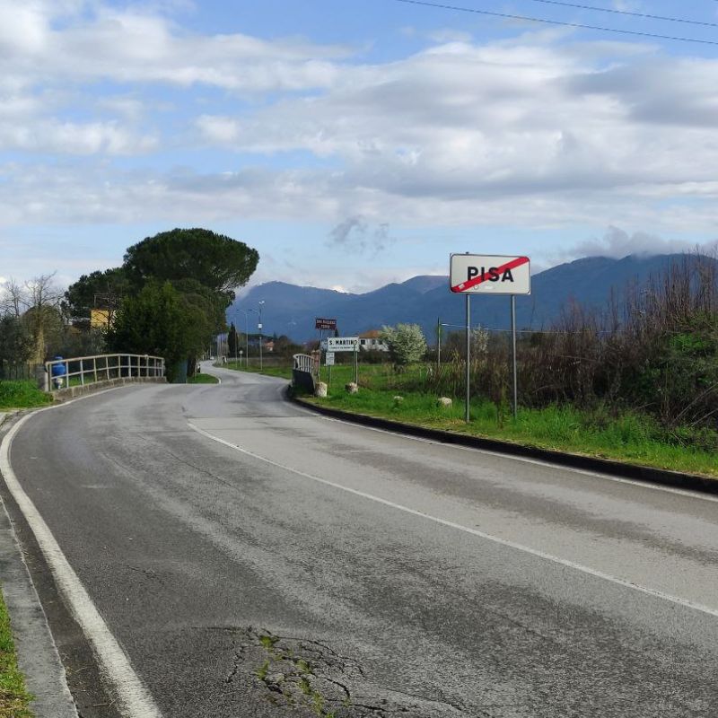 Il cartello che indica la fine del Comune di Pisa, poco distante dall'edificio del progetto HOPE- Foto: Gabriele Cruciata