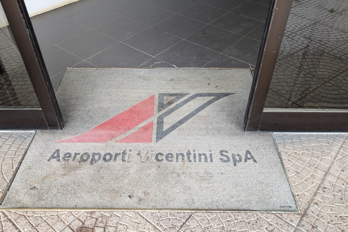 Ricordi dell'ex aeroporto di Vicenza nel sito che è oggi il Parco della Pace - Foto: Alberto Puliafito