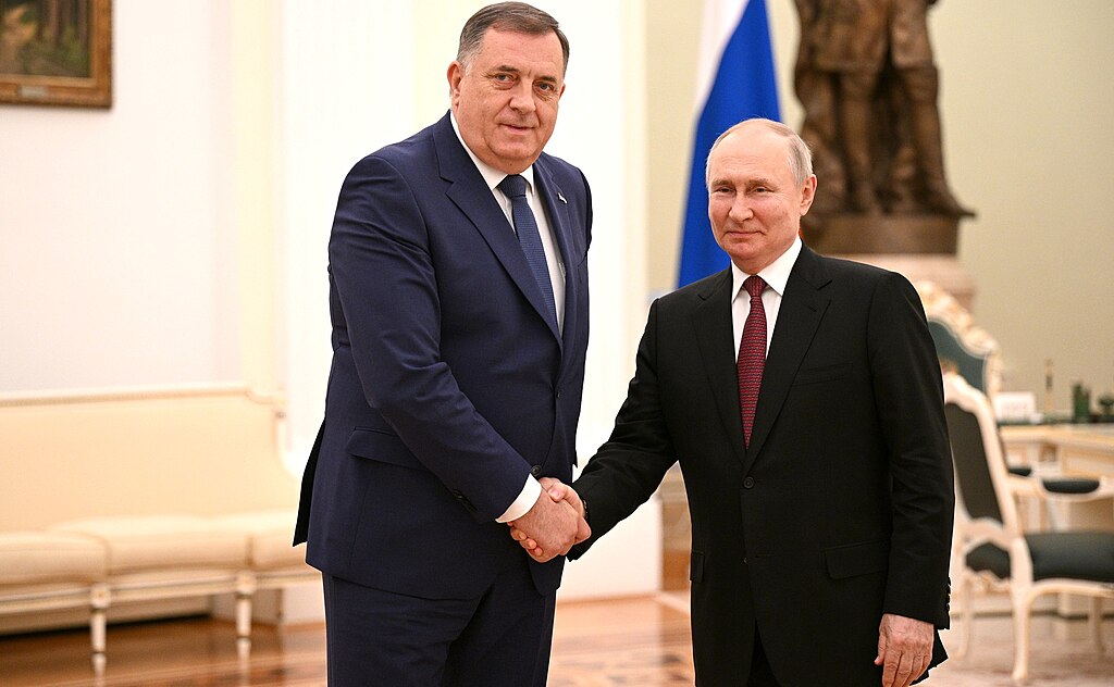 Milorad Dodik, a sinistra, incontra Vladimir Putin, nel maggio 2023 - Foto: Wikipedia