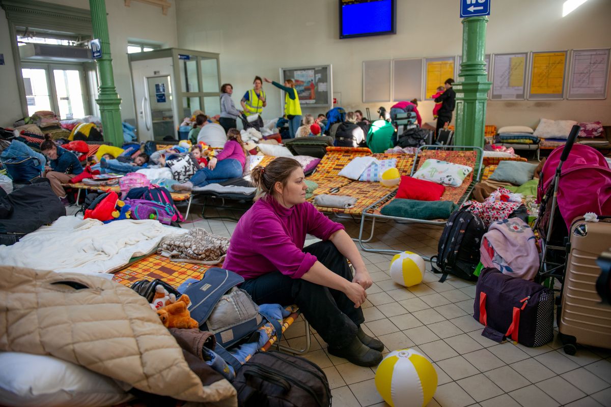 Rifugiati nel centro di accoglienza per rifugiati ucraini della stazione ferroviaria di Przemyśl, in Polonia - Foto: Unione Europea