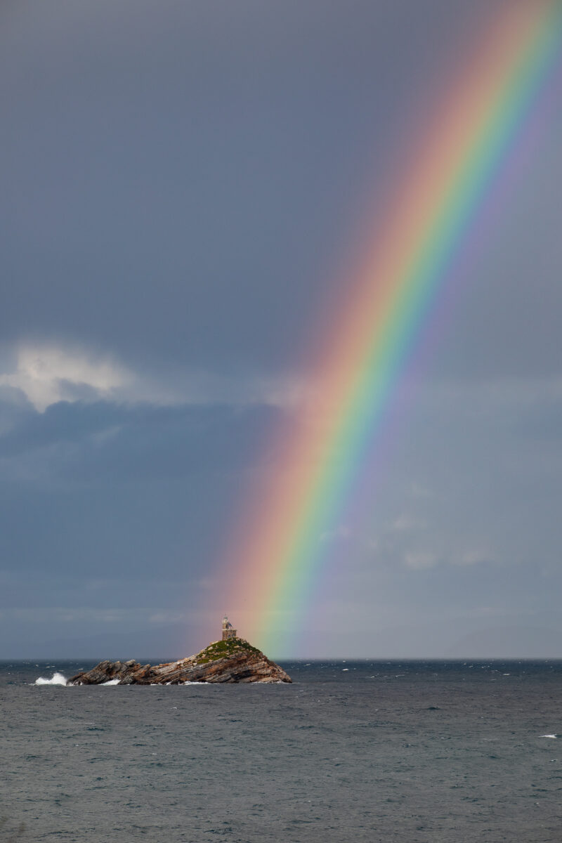 Scoglietto di Portoferraio con arcobaleno - Foto: Max Cavallari