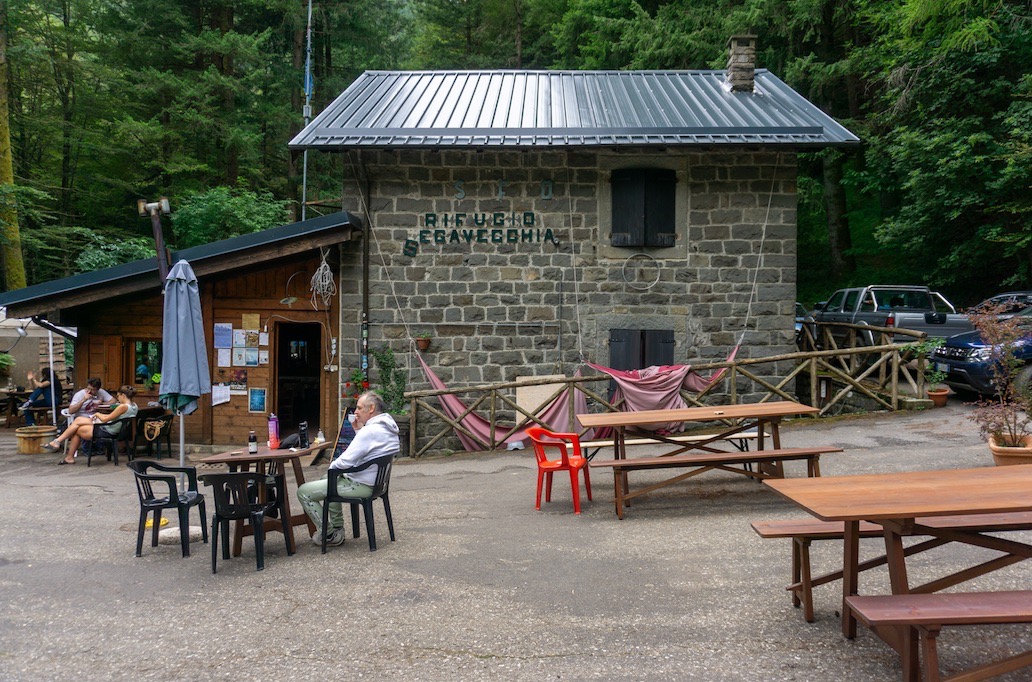 Il rifugio Segavecchia, gestito dalla Cooperativa Madreselva e sede di molte loro attività. Corno alle Scale. Foto di Matteo Barsantini.
